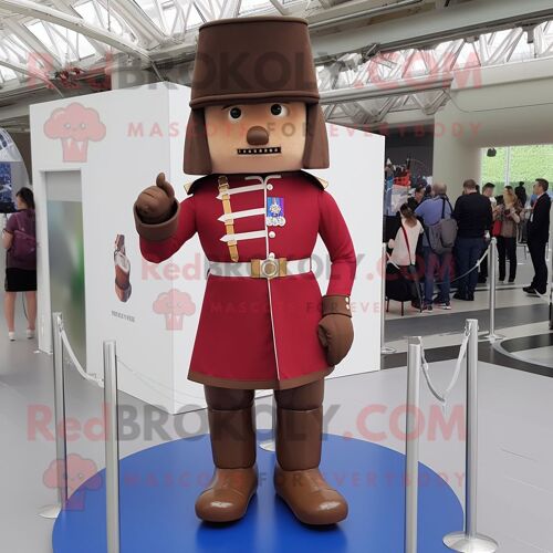 Personnage De Costume De Mascotte Redbrokoly De La Garde Royale Britannique Marron Habillé D'un T-Shirt À Manches Longues Et De Coussinets