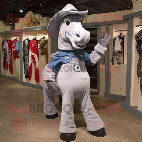 Personnage De Costume De Mascotte Redbrokoly De Fer À Cheval Gris Habillé D'un T-Shirt À Manches Longues Et De Bretelles