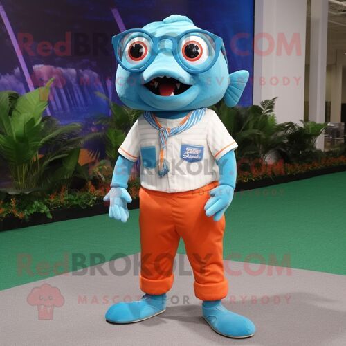 Mascotte Redbrokoly De Personnage De Costume De Saumon Bleu Ciel Habillé D'un Bermuda Et De Lunettes De Lecture
