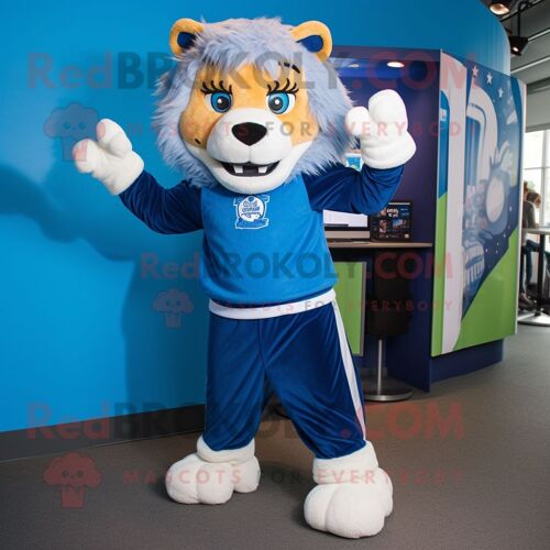 Personnage De Costume De Mascotte Redbrokoly Blue Tamer Lion Habillé Avec Un Tee-Shirt Henley Et Des Coussinets De Pied