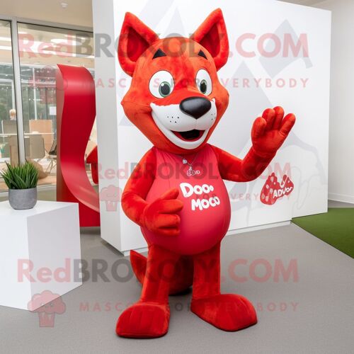 Personnage De Costume De Mascotte Redbrokoly Red Dingo Habillé D'une Robe Trapèze Et De Coussinets Pour Les Pieds