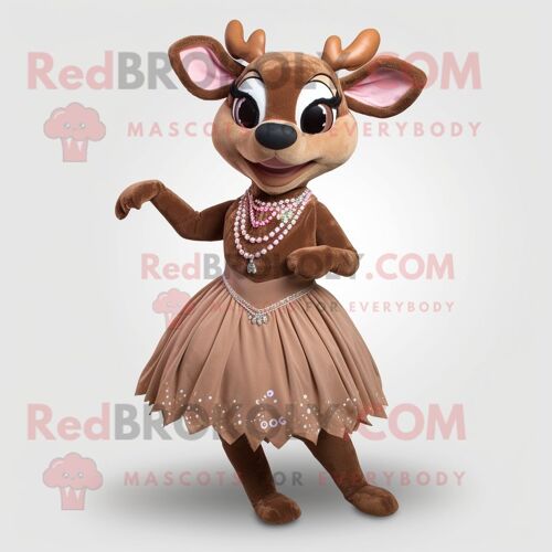 Personnage De Costume De Mascotte Redbrokoly De Cerf Brun Habillé D'une Robe De Bal Et De Colliers