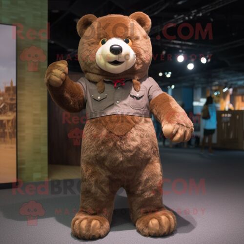 Personnage De Costume De Mascotte Redbrokoly D'ours Brun Habillé D'une Robe Droite Et De Cummerbunds