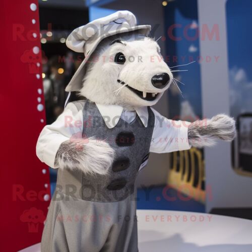 Personnage De Costume De Mascotte Redbrokoly Silver Badger Habillé D'une Jupe Trapèze Et De Bonnets