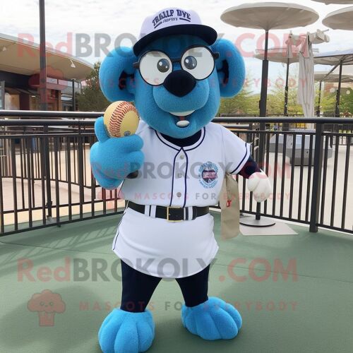 Personnage De Costume De Mascotte Redbrokoly De Mouton Suffolk Bleu Ciel Habillé Avec Un Tee-Shirt De Baseball Et Des Lunettes De Lecture