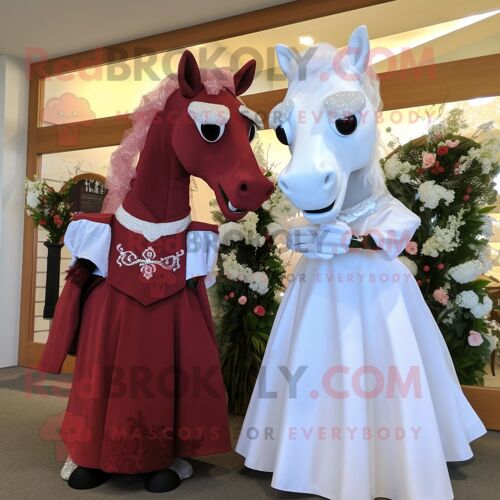 Personnage De Costume De Mascotte Redbrokoly De Jument Marron Habillé D'une Robe De Mariée Et De Boutons De Manchette