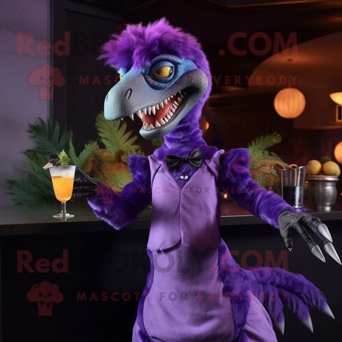Personnage De Costume De Mascotte Redbrokoly D'utahraptor Violet Habillé D'une Robe De Cocktail Et D'épingles À Cheveux