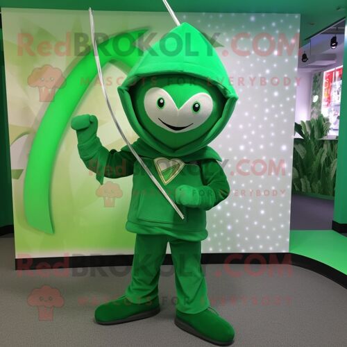 Flèche Verte Du Personnage De Costume De Mascotte Redbrokoly D'amour Habillé Avec Des Épingles À Capuche Et Chapeau