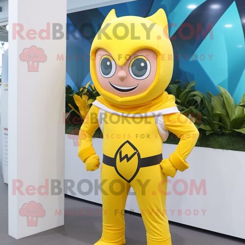 Personnage De Costume De Mascotte Redbrokoly De Super-Héros Jaune Habillé D'un Sweat À Capuche Et De Pinces À Cheveux