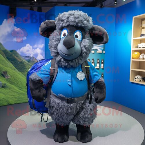 Personnage De Costume De Mascotte Redbrokoly Blue Suffolk Sheep Habillé D'un T-Shirt Graphique Et De Sacs À Dos