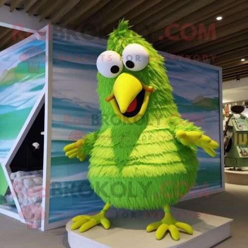 Personnage De Costume De Mascotte Redbrokoly De Poulet Vert Citron Vêtu D'un Maillot De Bain Et De Ceintures De Smoking