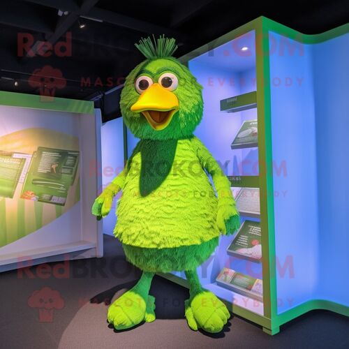 Personnage De Costume De Mascotte Redbrokoly De Poulet Vert Citron Vêtu D'un Maillot De Bain Et De Ceintures De Smoking