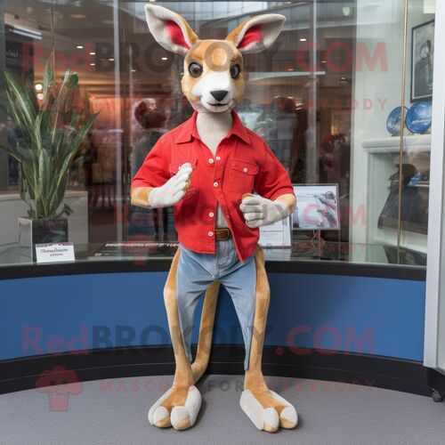 Mascotte Redbrokoly De Personnage De Kangourou Rouge Habillé D'un Jean Bootcut Et De Montres Bracelet