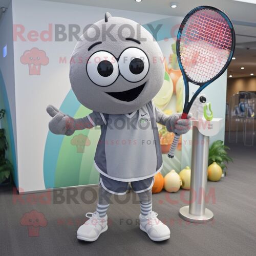 Personnage De Costume De Mascotte Redbrokoly De Raquette De Tennis Grise Habillé D'un Pantacourt Et De Bracelets