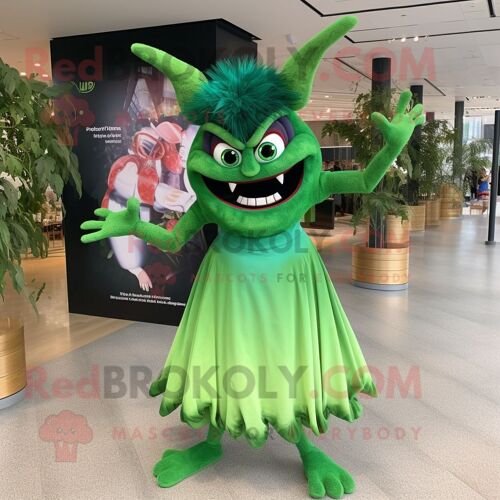 Personnage De Costume De Mascotte Redbrokoly De Diable Vert Forêt Habillé D'une Jupe Longue Et De Boucles D'oreilles