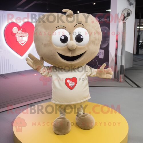Mascotte Redbrokoly De Personnage De Coeur Beige Habillé D'un Sweat Et De Boutons De Manchette
