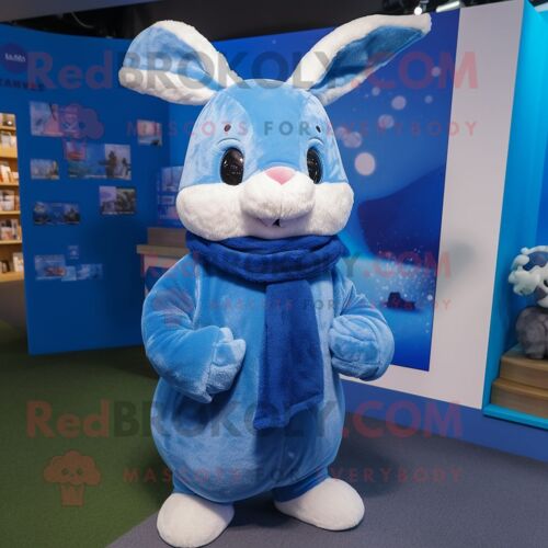 Costume De Mascotte Redbrokoly De Lapin Bleu Personnage Habillé D'un Manteau Et D'une Écharpe À Pinces