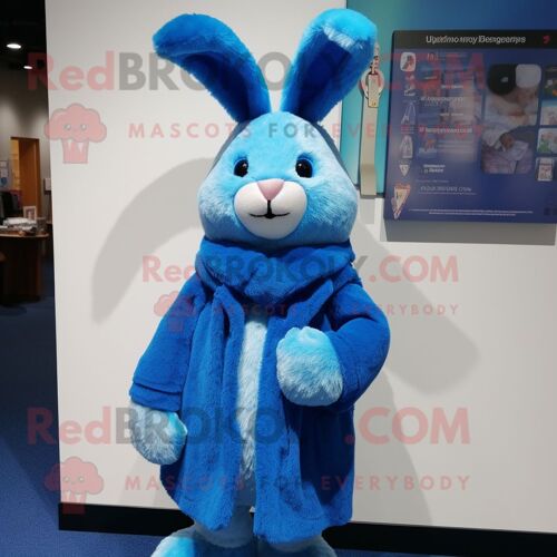Costume De Mascotte Redbrokoly De Lapin Bleu Personnage Habillé D'un Manteau Et D'une Écharpe À Pinces