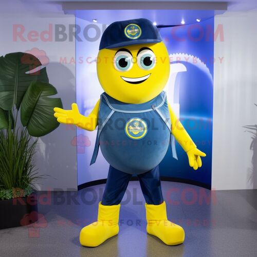 Mascotte Redbrokoly De Personnage De Costume De Citron Bleu Marine Habillé D'un Jean Bootcut Et De Bagues