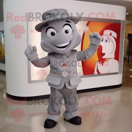 Personnage De Costume De Mascotte Redbrokoly De Pompier Gris Habillé D'un Pantalon De Costume Et De Noeuds Papillon