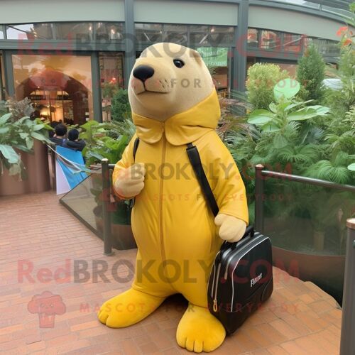 Personnage De Costume De Mascotte Redbrokoly D'otarie Jaune Citron Habillé D'une Veste En Cuir Et De Sacs Fourre-Tout