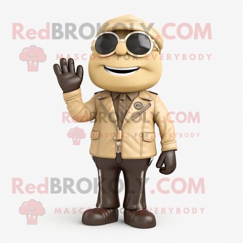 Mascotte Redbrokoly De Personnage De Procureur Beige Vêtu D'une Veste De Motard Et De Mitaines