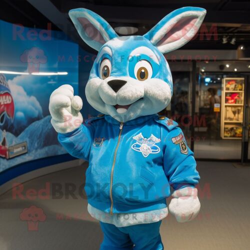 Personnage De Costume De Mascotte Redbrokoly De Lapin Sauvage Bleu Ciel Habillé D'un Blouson Aviateur Et D'anneaux