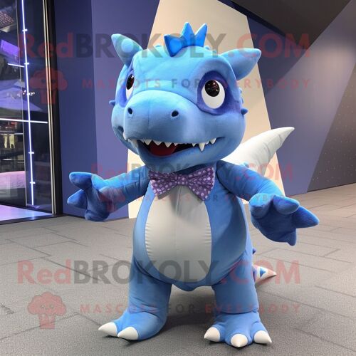 Personnage De Costume De Mascotte Redbrokoly Stegosaurus Bleu Ciel Habillé D'un Pull Et De Noeuds Papillon