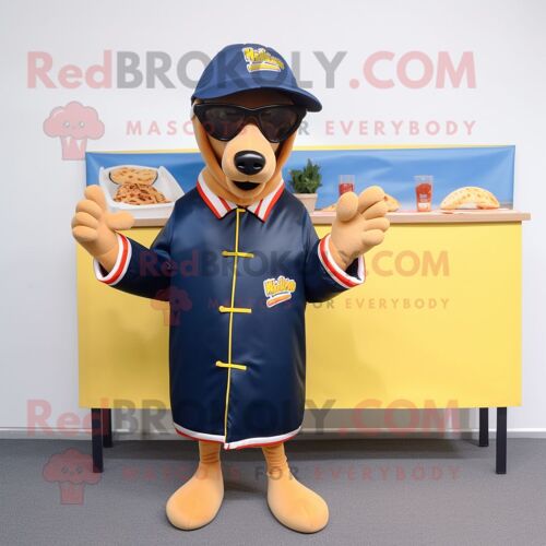 Personnage De Costume De Mascotte Redbrokoly Hot Dog Bleu Marine Habillé D'un Coupe-Vent Et De Lunettes De Soleil