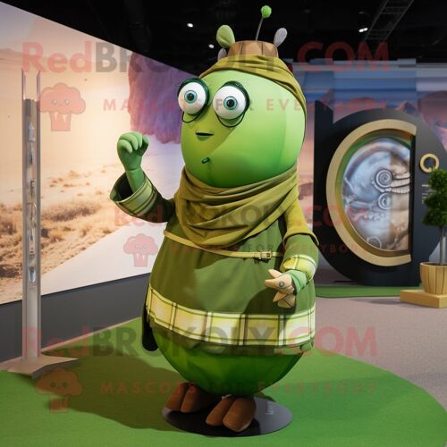 Personnage De Costume De Mascotte Redbrokoly De Cornemuse D'olive Habillé D'une Robe Longue Et De Boutons De Manchette