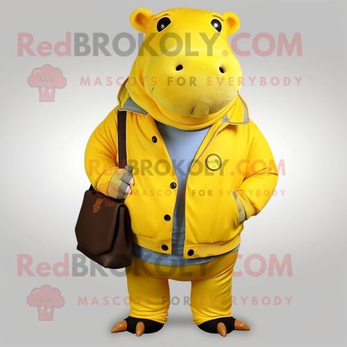 Mascotte Redbrokoly De Personnage D'hippopotame Jaune Habillé D'une Veste Et De Sacs Messenger