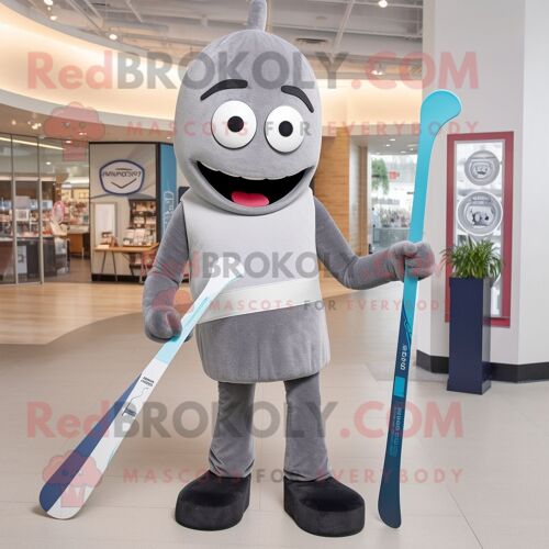 Personnage De Costume De Mascotte Redbrokoly De Bâton De Hockey Sur Glace Gris Habillé Avec Un Pantalon De Yoga Et Des Cravates