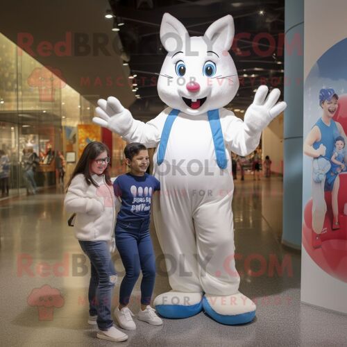 Mascotte Redbrokoly De Personnage D'acrobate Blanc Habillé D'un Jean Mom Et De Montres