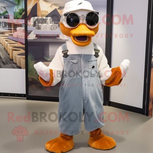 Personnage De Costume De Mascotte Redbrokoly Rust Swan Habillé D'une Salopette Et De Lunettes De Soleil