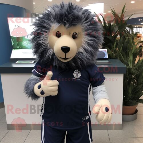 Personnage De Costume De Mascotte Redbrokoly De Porc-Épic De La Marine Habillé D'un Polo Et D'anneaux