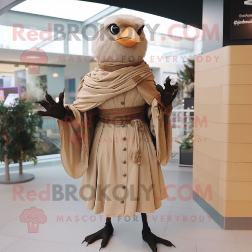 Mascotte Redbrokoly De Personnage De Blackbird Beige Vêtu D'une Robe Trapèze Et De Clips D'écharpe