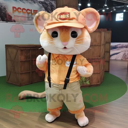 Personnage De Costume De Mascotte Redbrokoly Peach Dormouse Habillé Avec Un Short Cargo Et Des Chapeaux