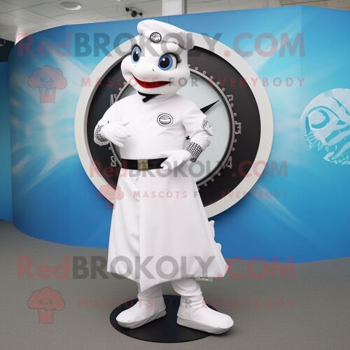 Mascotte Redbrokoly De Personnage De Fish And Chips Blanc Habillé D'une Jupe Circle Et De Montres Bracelet