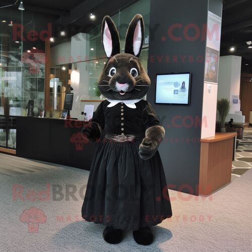 Costume De Mascotte Redbrokoly De Lapin Noir Habillé D'une Robe Taille Empire Et De Boucles D'oreilles