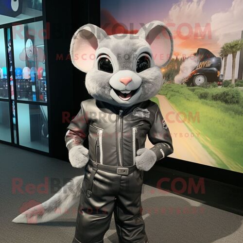 Personnage De Costume De Mascotte Redbrokoly Chinchilla Argenté Habillé D'une Veste De Moto Et De Bretelles
