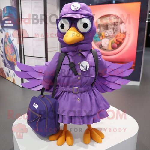Personnage De Costume De Mascotte Redbrokoly Pigeon Violet Habillé D'une Jupe Circulaire Et De Sacs À Dos