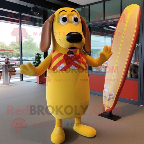 Personnage De Costume De Mascotte Redbrokoly Hot Dogs Jaune Habillé D'un Short De Bain Et De Noeuds Papillon