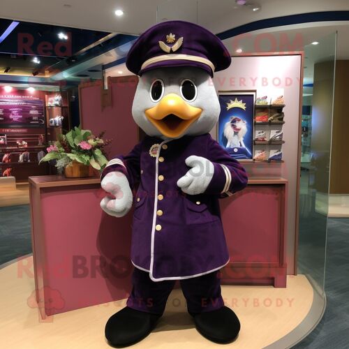 Personnage De Costume De Mascotte Redbrokoly De Prune Marine Habillé D'une Veste Et De Porte-Clés