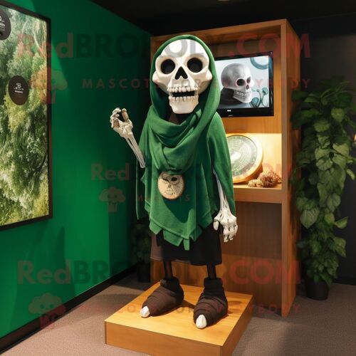 Personnage De Costume De Mascotte Redbrokoly De Crâne Vert Forêt Habillé Avec Un T-Shirt Henley Et Des Épingles À Châle