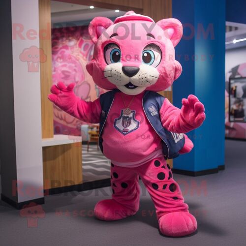 Mascotte Redbrokoly De Personnage De Jaguar Rose Habillé D'un Jean Flare Et De Sacs À Dos