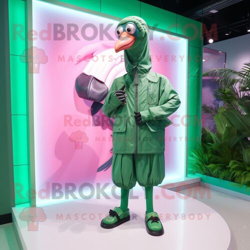 Costume Mascotte Redbrokoly Flamant Rose Vert Forêt Habillé D'une Parka Et De Bracelets