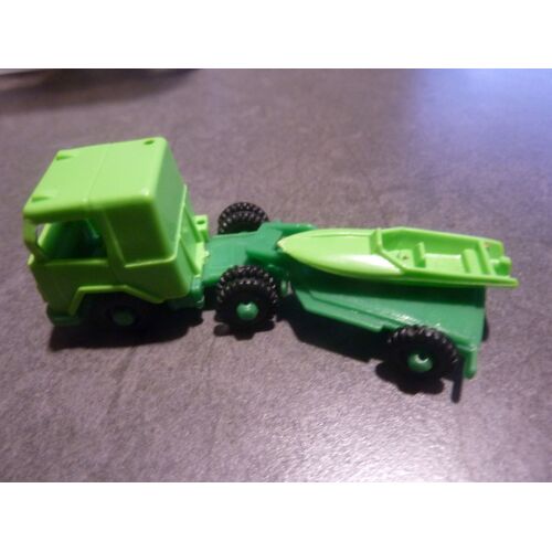Camion Vert Avec Remorque Et Bateau. Kinder Surpris Vintage De 1986