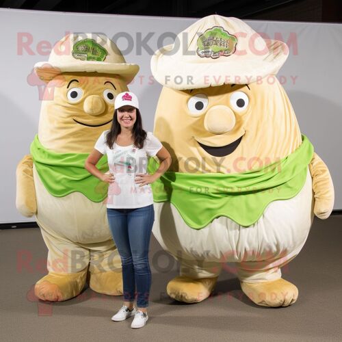 Costume De Mascotte Redbrokoly De Corned Beef And Cabbage Beige Habillé Avec Un Mom Jeans Et Des Chapeaux