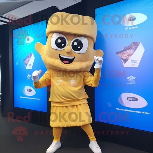 Personnage De Costume De Mascotte Redbrokoly Gold Pad Thai Habillé D'un Pantacourt Et De Montres Intelligentes