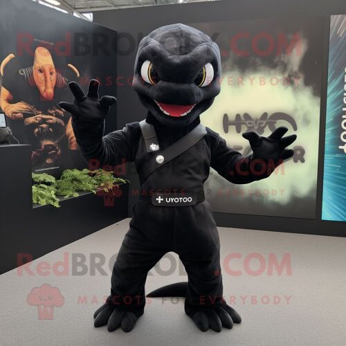 Mascotte Redbrokoly De Personnage D'hydra Noire Habillée D'une Combinaison Et De Gants